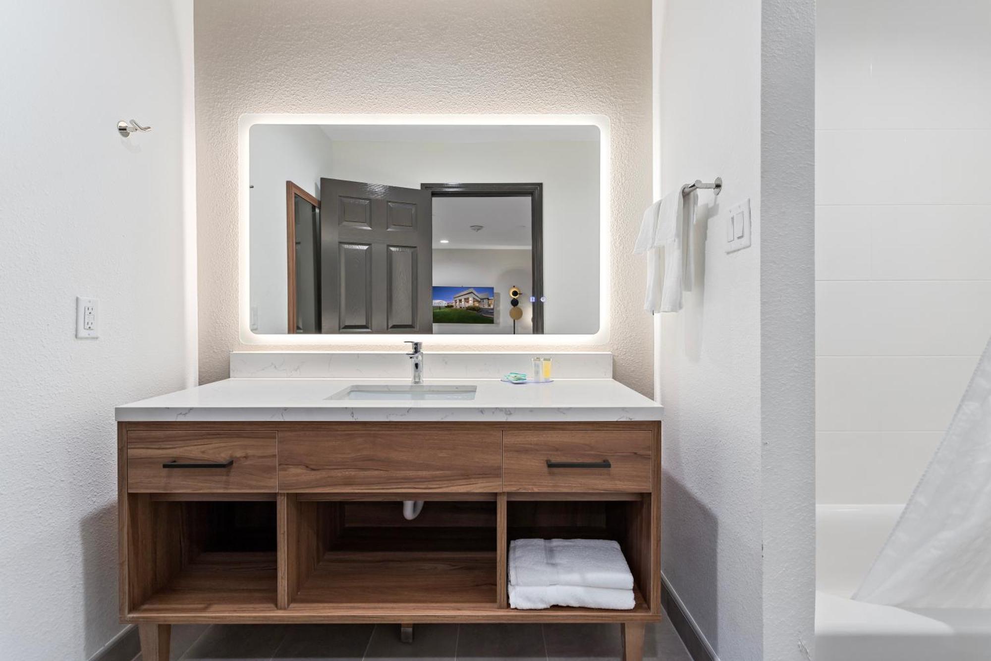 Baymont By Wyndham Beaumont Hotel Buitenkant foto