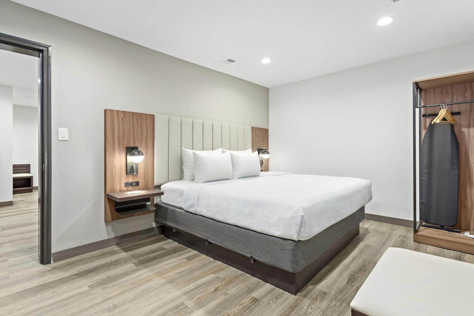 Baymont By Wyndham Beaumont Hotel Buitenkant foto