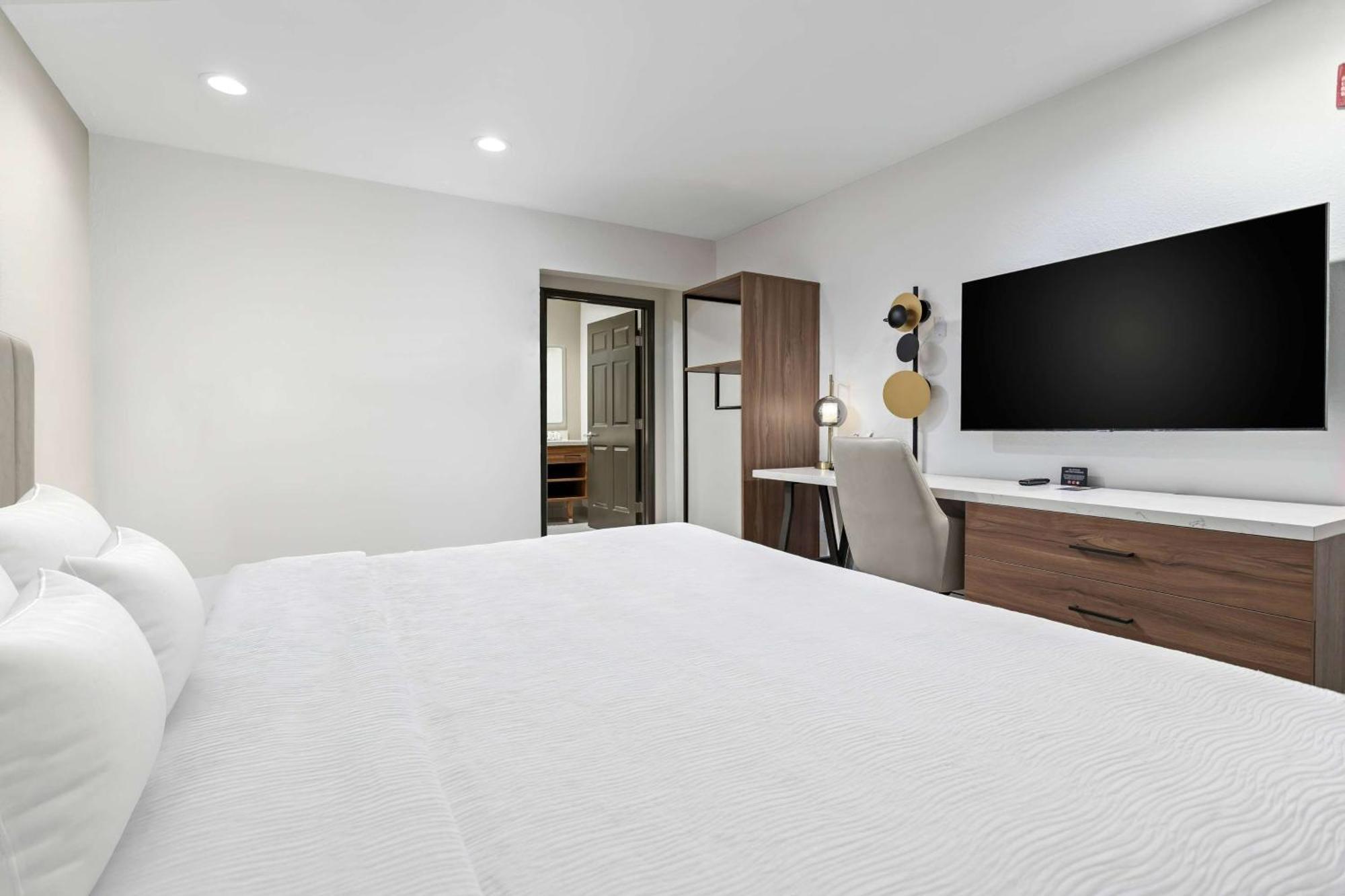 Baymont By Wyndham Beaumont Hotel Buitenkant foto