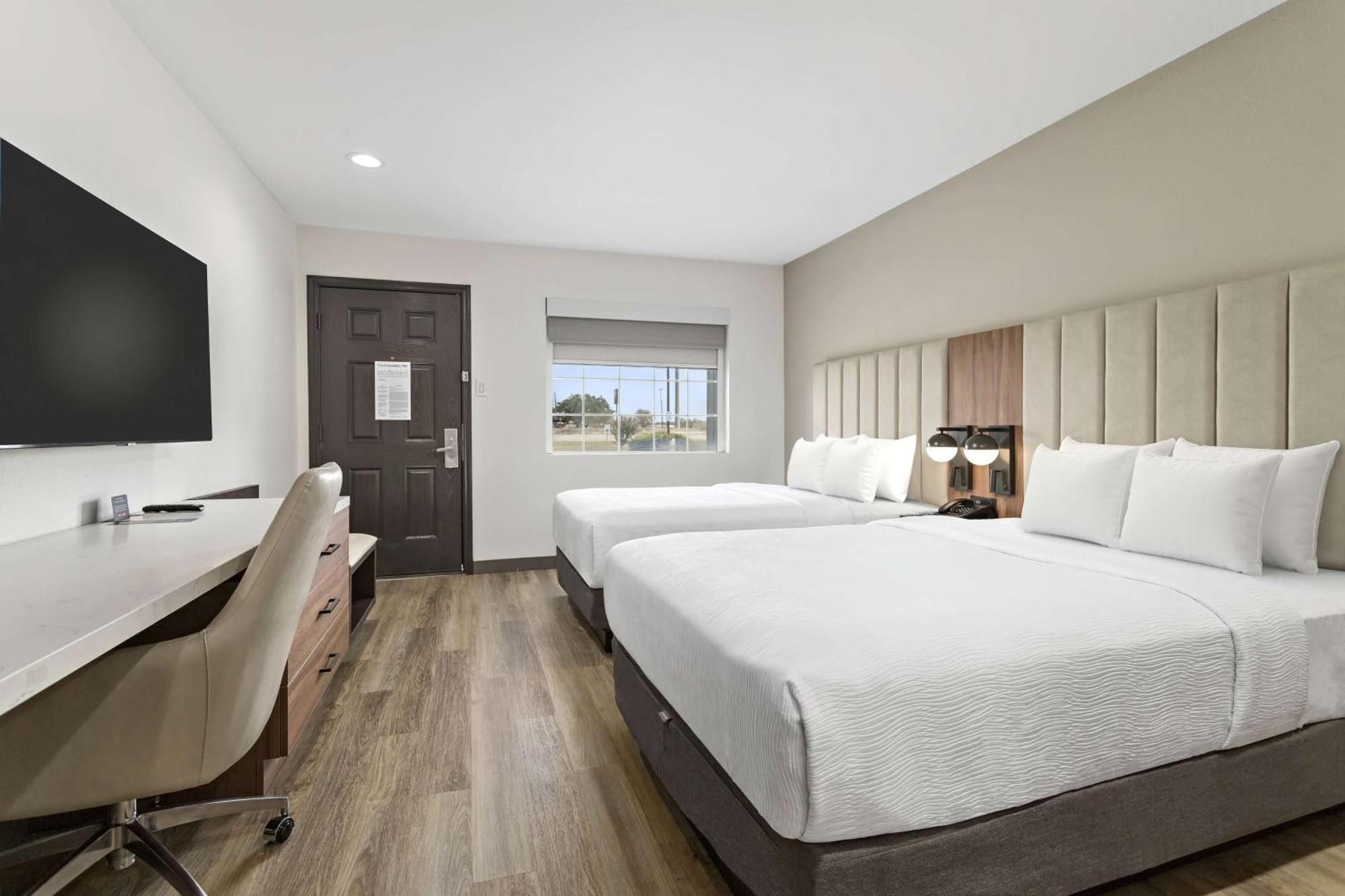 Baymont By Wyndham Beaumont Hotel Buitenkant foto