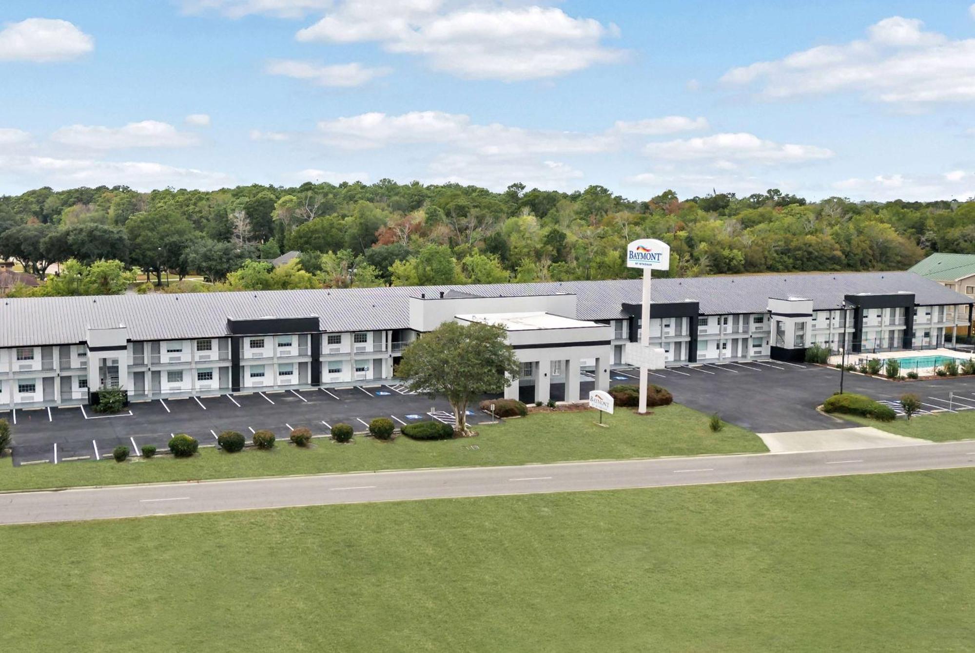 Baymont By Wyndham Beaumont Hotel Buitenkant foto