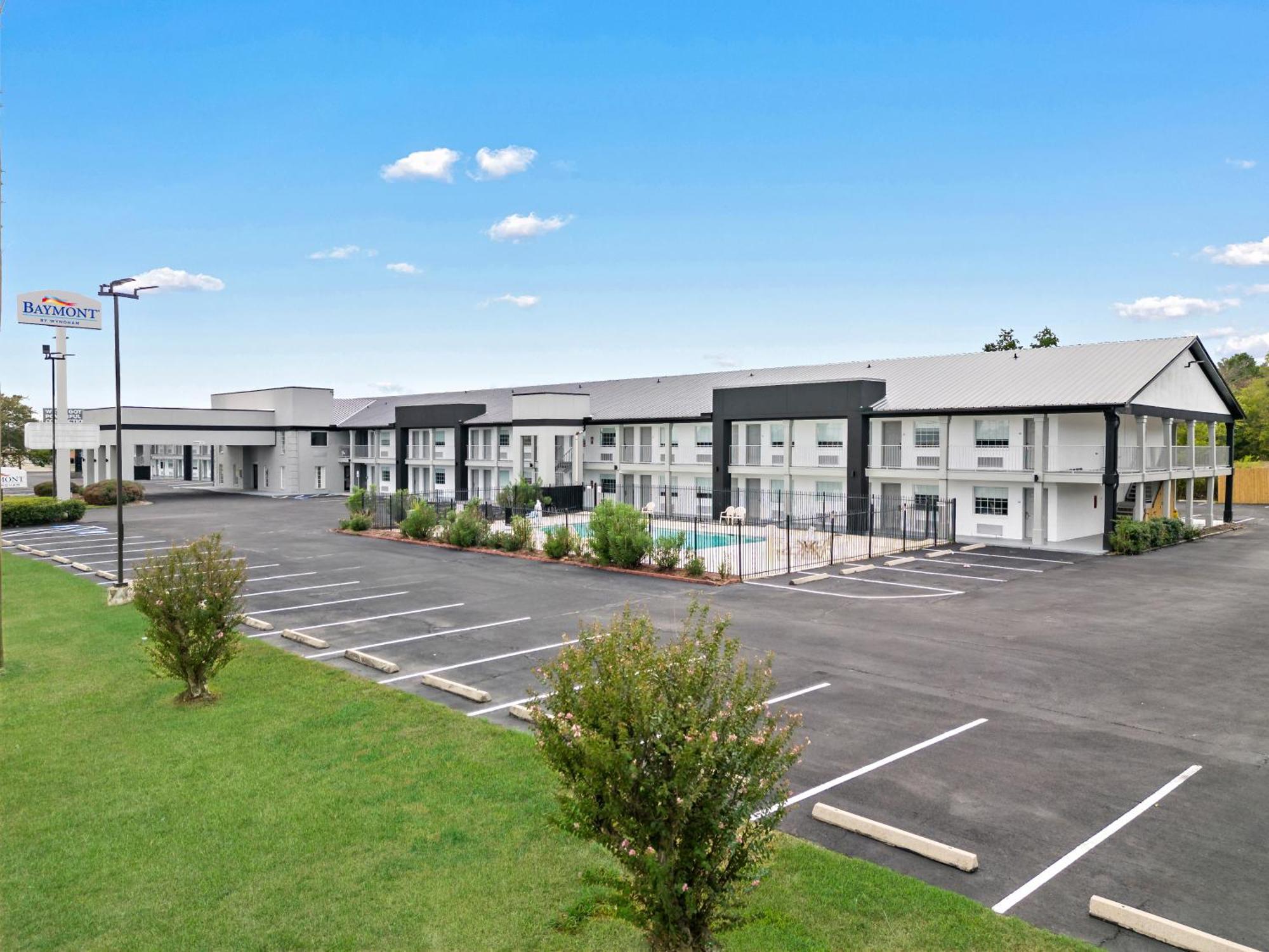 Baymont By Wyndham Beaumont Hotel Buitenkant foto