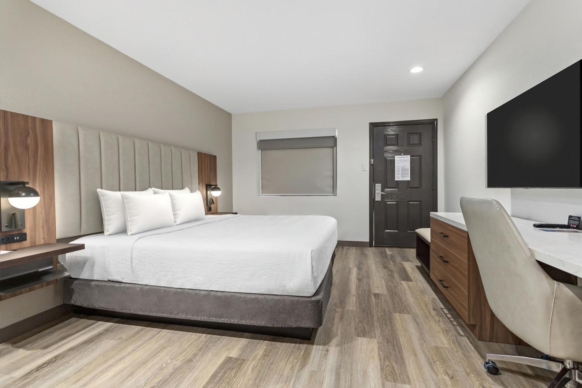Baymont By Wyndham Beaumont Hotel Buitenkant foto