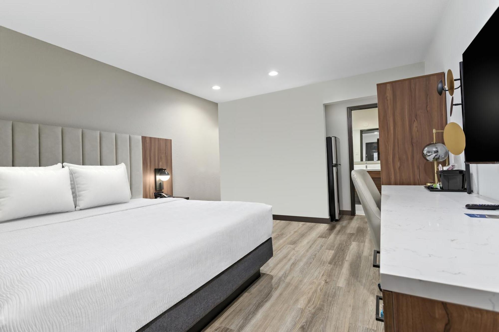 Baymont By Wyndham Beaumont Hotel Buitenkant foto