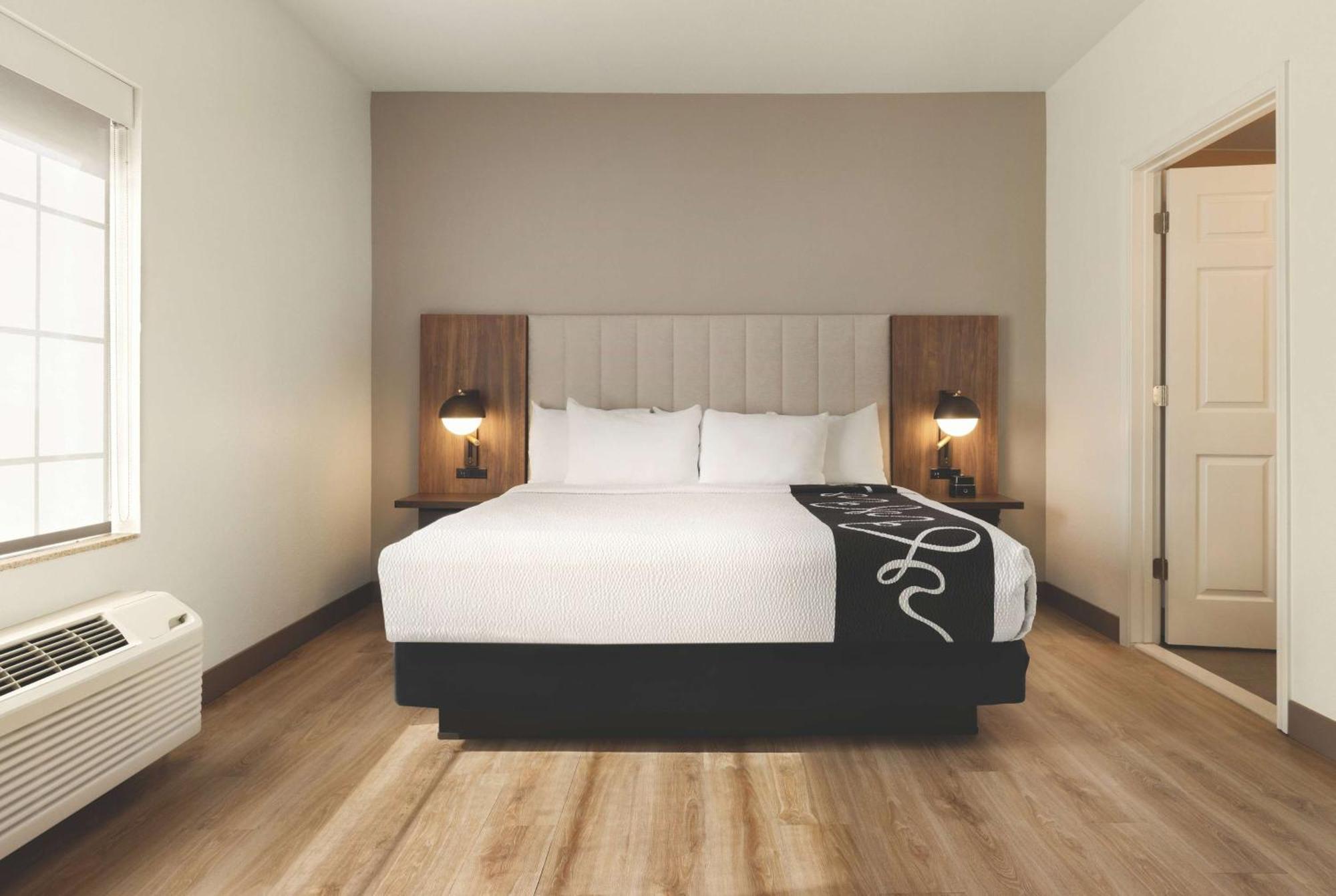 Baymont By Wyndham Beaumont Hotel Buitenkant foto